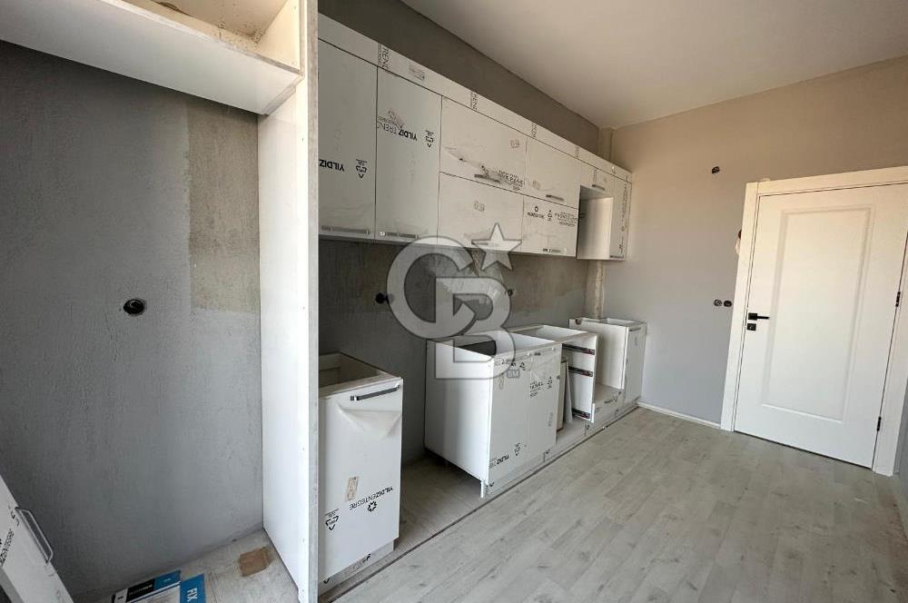 MENEMEN'DE 3+1 HAVUZ CEPHELİ LÜKS DAİRE