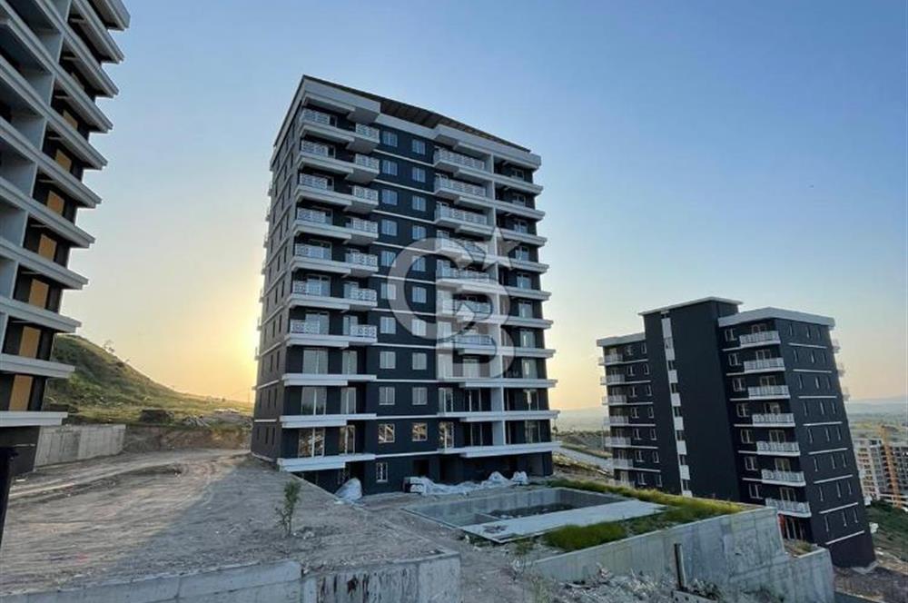 MENEMEN'DE 3+1 HAVUZ CEPHELİ LÜKS DAİRE