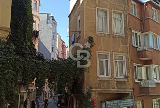 Beyoğlu Ömer Hayyam Caddesi Üstünde satılık Bina