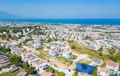 Kuşadası'nda Full Deniz Manzaralı Villa İmarlı Arsa