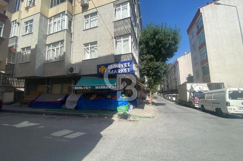 Güneşli de Çift Cepheli Satılık Dükkan