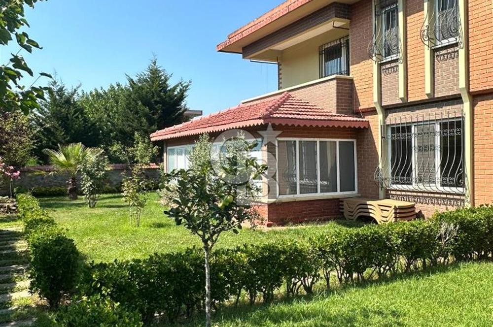 Şile Plajlarına 450 metre Uzaklıkta Bahçeli, Havuzlu 5+1 Villa