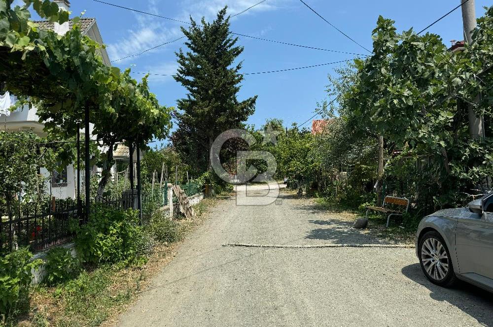 Yeşillikler İçinde, Denize Adımlar Uzaklıkta Satılık Villa