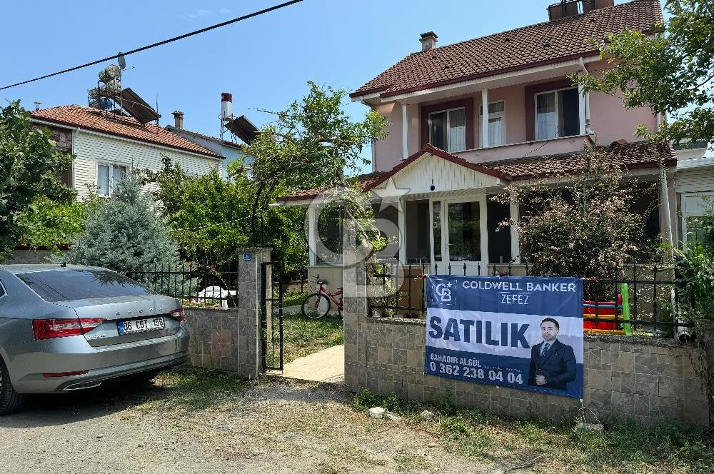 Yeşillikler İçinde, Denize Adımlar Uzaklıkta Satılık Villa