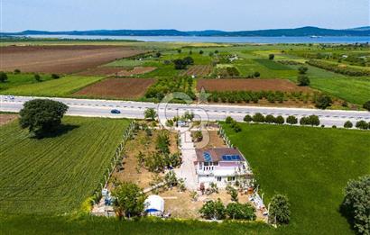 ÇANAKKALE MERKEZ MUSA KÖYDE SATILIK ANAYOLA CEPHE MÜSTAKİL EV