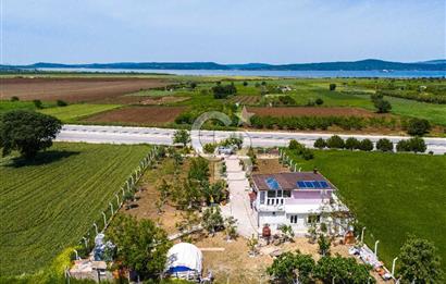 ÇANAKKALE MERKEZ MUSA KÖYDE SATILIK ANAYOLA CEPHE MÜSTAKİL EV