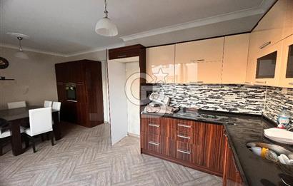 GÖLCÜK ÇARŞIDA 5+1 SATILIK DAİRE