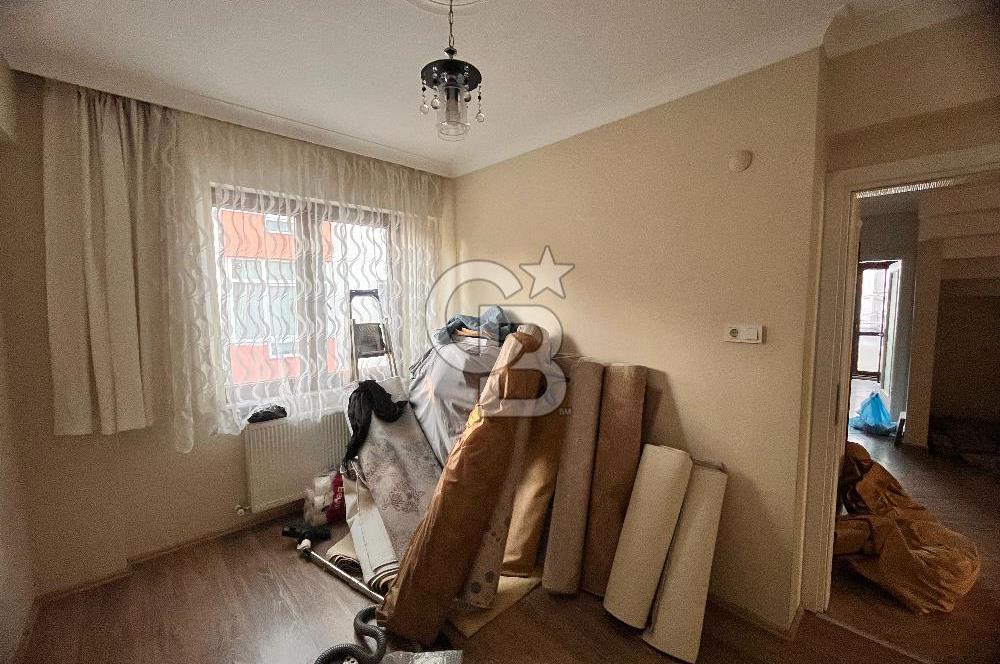 GÖLCÜK ÇARŞIDA 5+1 SATILIK DAİRE