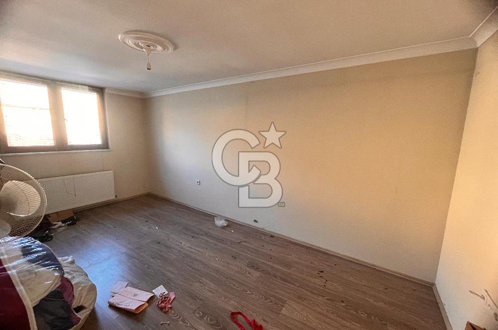 GÖLCÜK ÇARŞIDA 5+1 SATILIK DAİRE