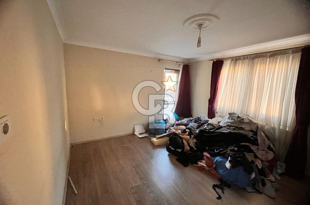 GÖLCÜK ÇARŞIDA 5+1 SATILIK DAİRE