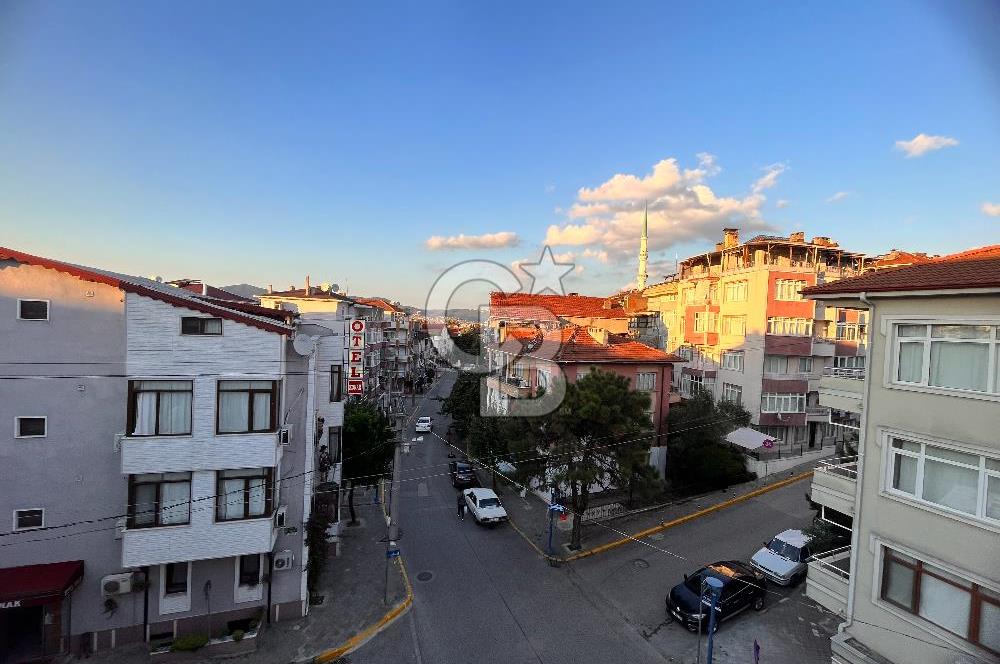 GÖLCÜK ÇARŞIDA 5+1 SATILIK DAİRE