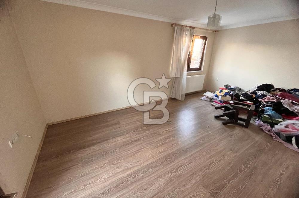 GÖLCÜK ÇARŞIDA 5+1 SATILIK DAİRE