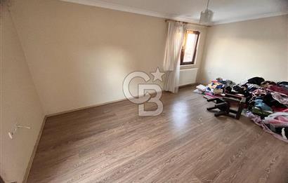 GÖLCÜK ÇARŞIDA 5+1 SATILIK DAİRE