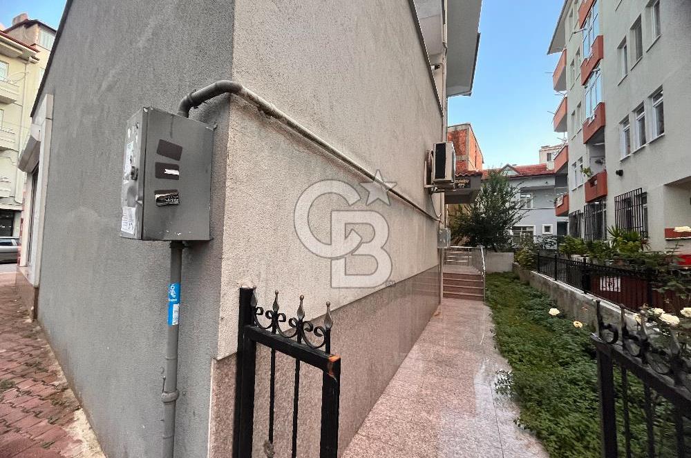 GÖLCÜK ÇARŞIDA 5+1 SATILIK DAİRE