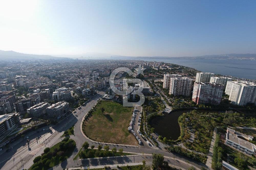 Karşıyaka Atakent Mavişehir Bölgesi Devren Kiralık Dükkan 650 Mt