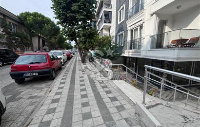 RIFKI TONGSİR CADDESİ ÜZERİNDE KİRACILI, DEPOLU, ÖN KULLANIMLI DÜKKAN