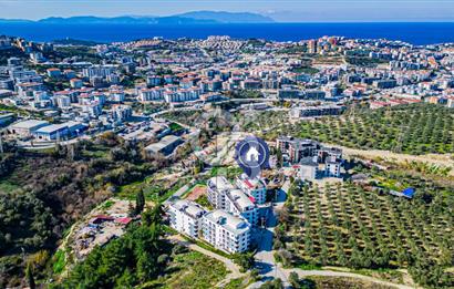 Kuşadası'nda Modern Tasarımlı,Arakat,Havuzlu,Geniş Satılık Daire