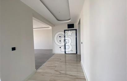 YAŞAMKENTTE BORDO MODERN DE 4+1 SATILIK DAİRE