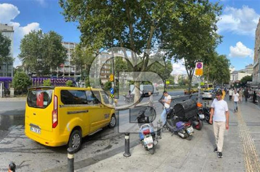             Fatih Millet Caddesi Üzeri Satılık Bakımlı Ofis 