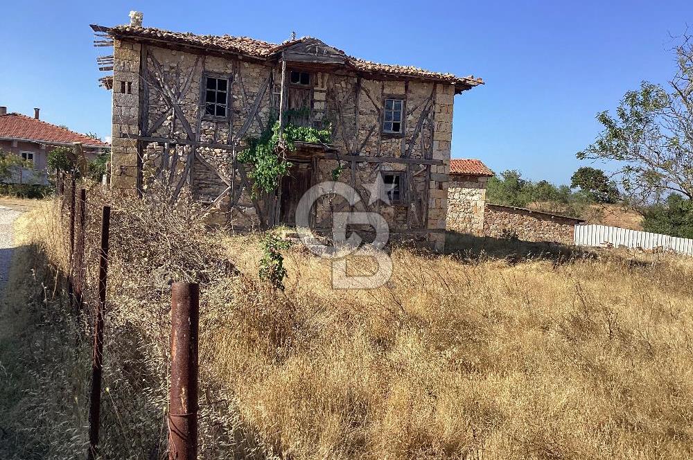 KOYUNYERİ KÖYÜNDE YILLARA MEYDAN OKUYAN TAŞ EV İMARLI ARSA