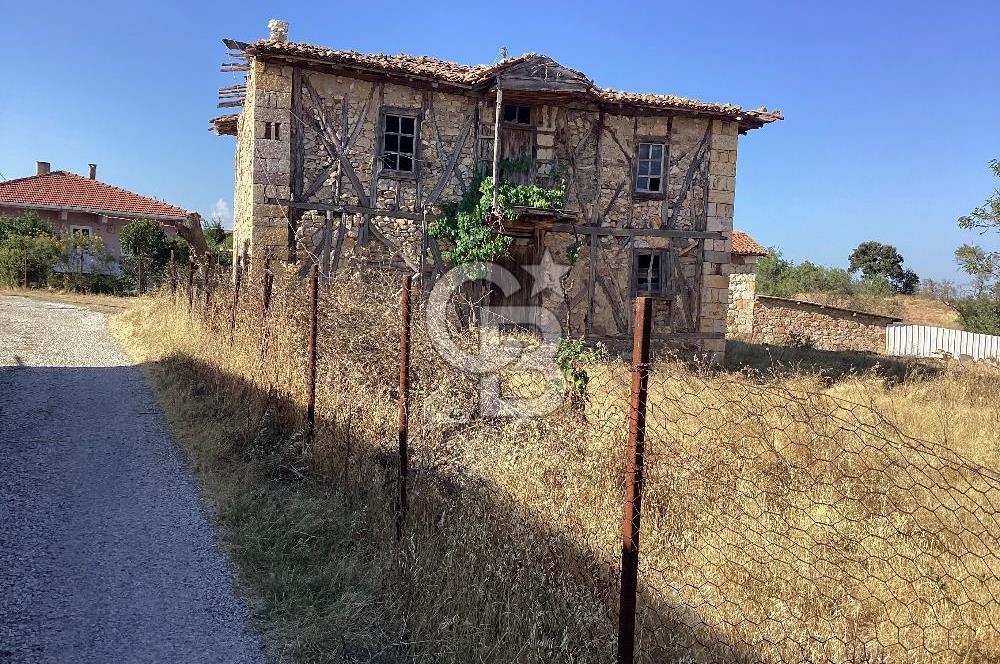 KOYUNYERİ KÖYÜNDE YILLARA MEYDAN OKUYAN TAŞ EV İMARLI ARSA