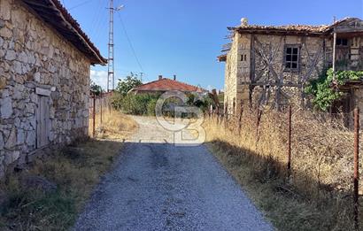 KOYUNYERİ KÖYÜNDE YILLARA MEYDAN OKUYAN TAŞ EV İMARLI ARSA