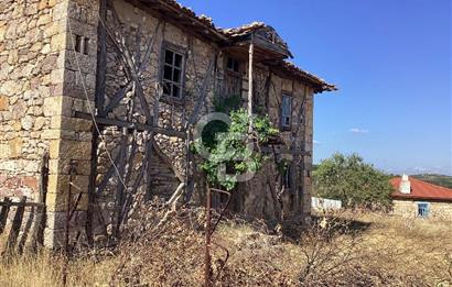 KOYUNYERİ KÖYÜNDE YILLARA MEYDAN OKUYAN TAŞ EV İMARLI ARSA