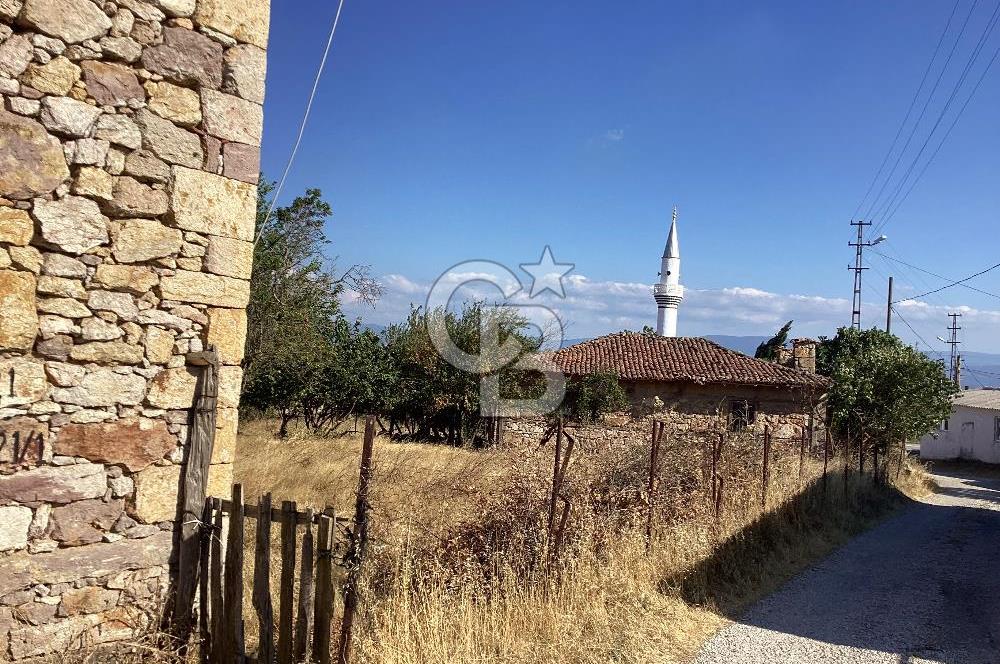 KOYUNYERİ KÖYÜNDE YILLARA MEYDAN OKUYAN TAŞ EV İMARLI ARSA