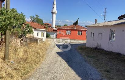 KOYUNYERİ KÖYÜNDE YILLARA MEYDAN OKUYAN TAŞ EV İMARLI ARSA