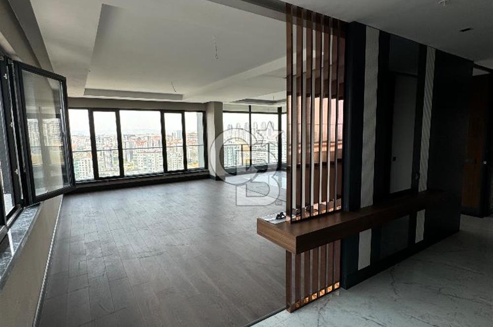 ÇAKIRLARDA 20. KATTA TERASINDA HAVUZ BULUNAN 4+1 VIP DAİRE