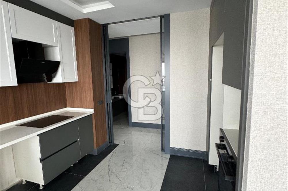 ÇAKIRLARDA 20. KATTA TERASINDA HAVUZ BULUNAN 4+1 VIP DAİRE