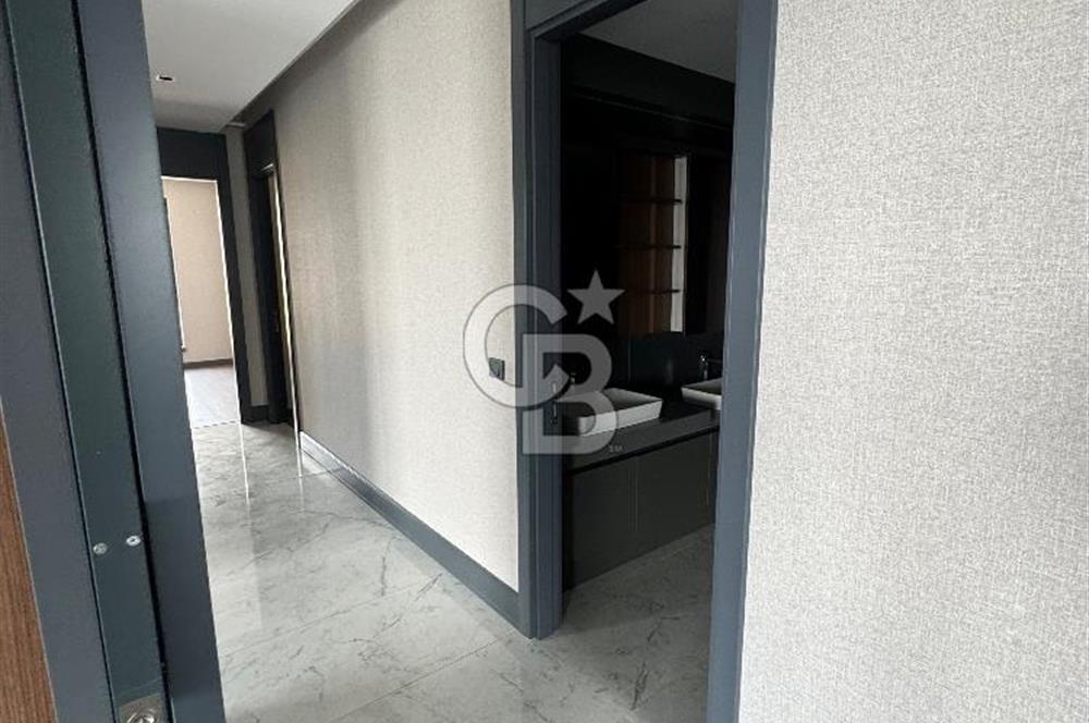 ÇAKIRLARDA 20. KATTA TERASINDA HAVUZ BULUNAN 4+1 VIP DAİRE