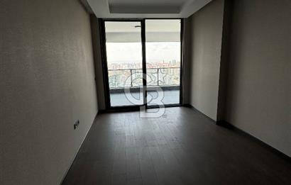 ÇAKIRLARDA 20. KATTA TERASINDA HAVUZ BULUNAN 4+1 VIP DAİRE