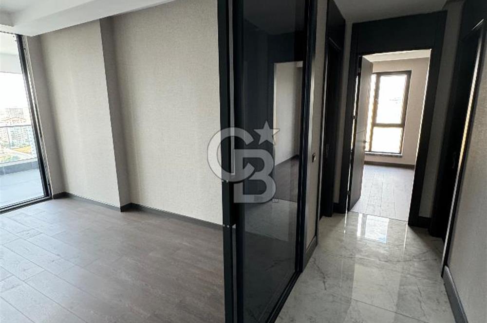 ÇAKIRLARDA 20. KATTA TERASINDA HAVUZ BULUNAN 4+1 VIP DAİRE