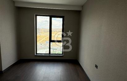 ÇAKIRLARDA 20. KATTA TERASINDA HAVUZ BULUNAN 4+1 VIP DAİRE