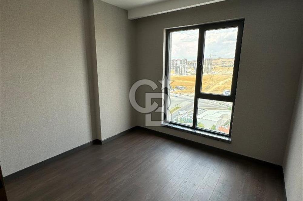 ÇAKIRLARDA 20. KATTA TERASINDA HAVUZ BULUNAN 4+1 VIP DAİRE