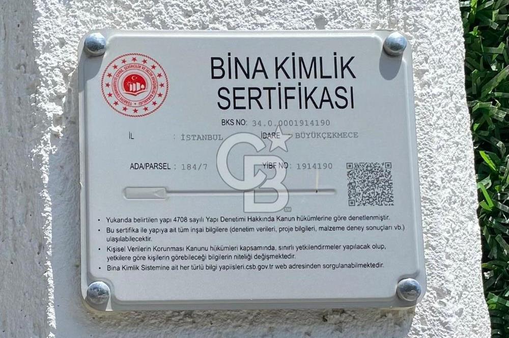 BÜYÜKÇEKMECE'DE SATILIK DENİZ MANZARALI MÜSTAKİL HAVUZLU VİLLA