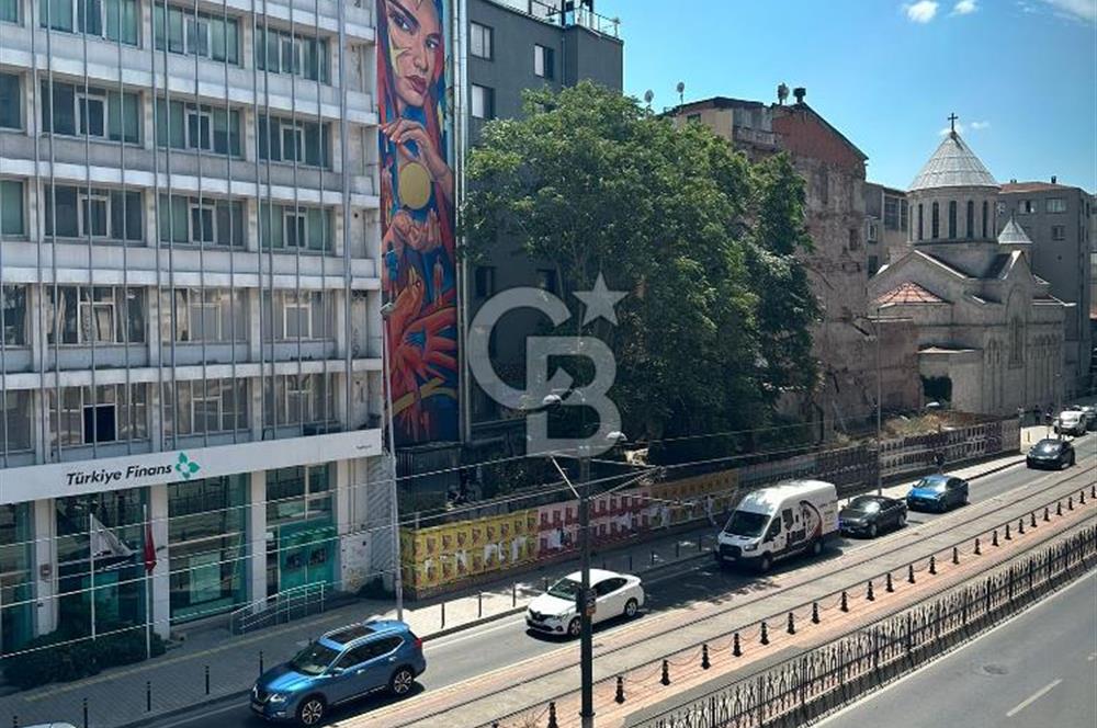 Karaköy Kemeraltı Caddesi'nde Kiracılı Satılık Prestijli İş Yeri!