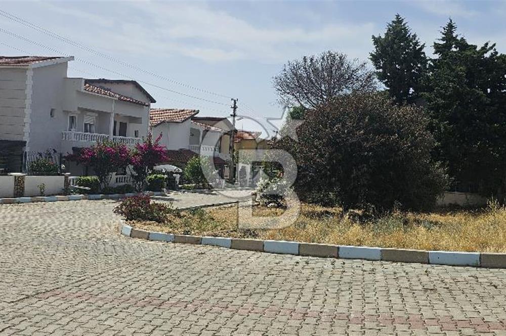 ÇEŞME GERMİYAN İMBATLI SİTESİNDE SATILIK VİLLA İMARLI ARSA