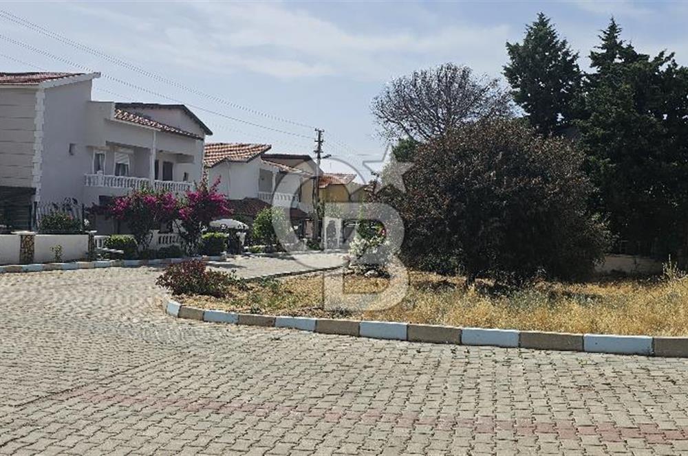 ÇEŞME GERMİYAN İMBATLI SİTESİNDE SATILIK VİLLA İMARLI ARSA