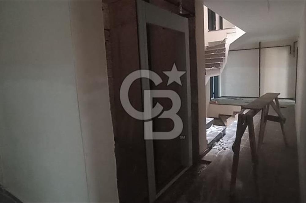 Başiskele Yeşilyurtda Havuzlu Güvenlikli Sitede 3+1 Arakat Daire