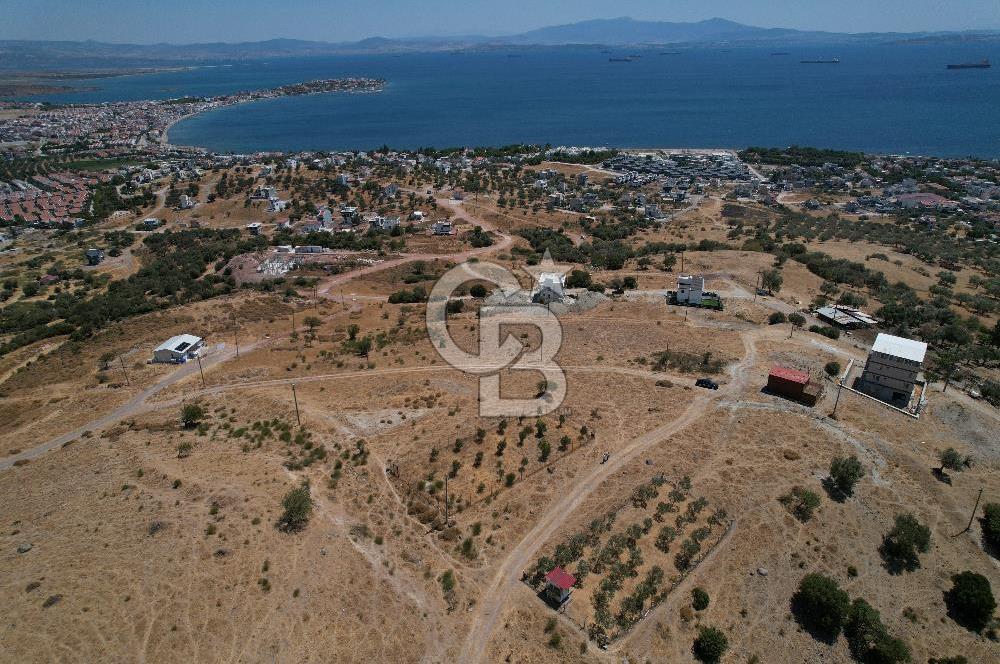 ÇANDARLI ÖZLEM SİTESİ'NDE HARİKA MANZARALI SATILIK ARSA