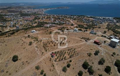 ÇANDARLI ÖZLEM SİTESİ'NDE HARİKA MANZARALI SATILIK ARSA