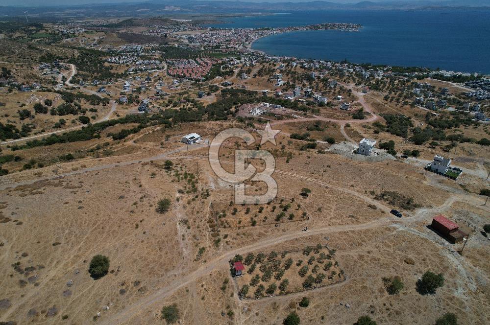 ÇANDARLI ÖZLEM SİTESİ'NDE HARİKA MANZARALI SATILIK ARSA