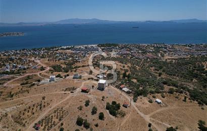 ÇANDARLI ÖZLEM SİTESİ'NDE HARİKA MANZARALI SATILIK ARSA