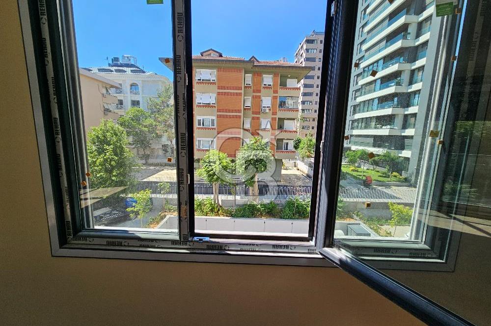 CADDEBOSTAN TANZİMAT SK CADDEYE 2.BİNA SIFIR 3+1  EBEVEYNLI 95 M2