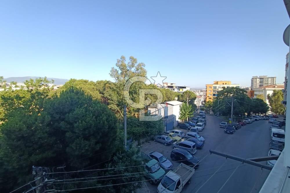 Yeşilyurt Mızraklı Caddesi'nde Satılık 3+1 Daire