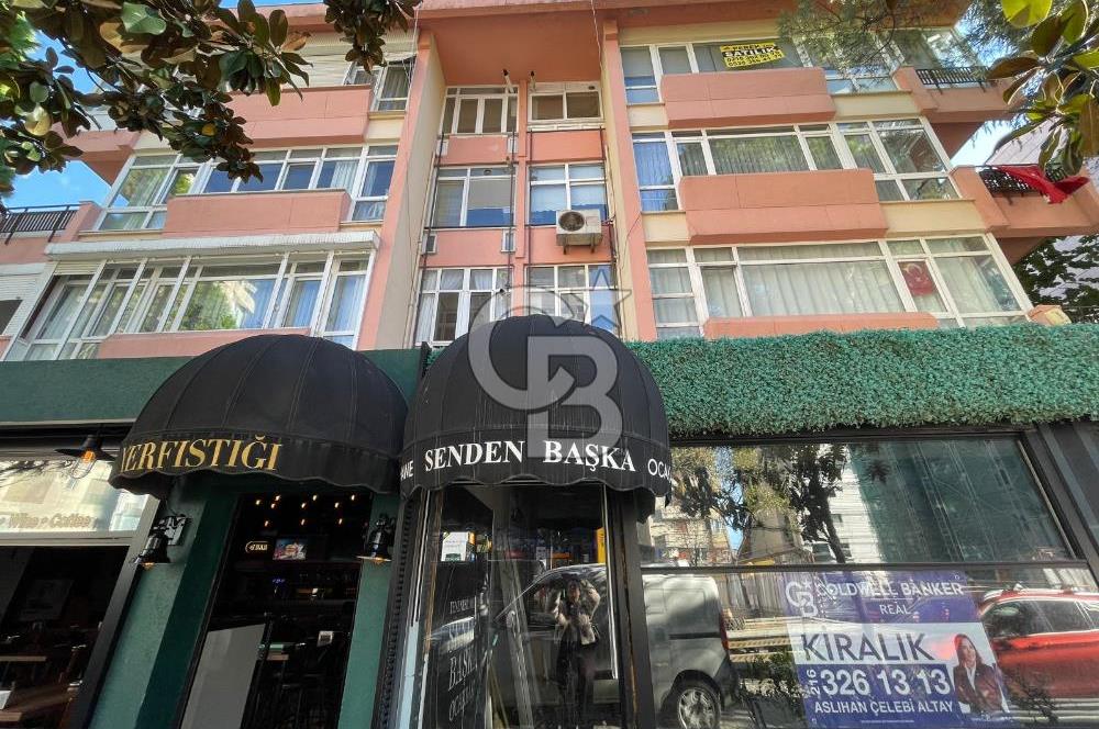 Caddebostan Barlar Sokağı Ön Kullanımlı Bacalı Satılık Dükkan