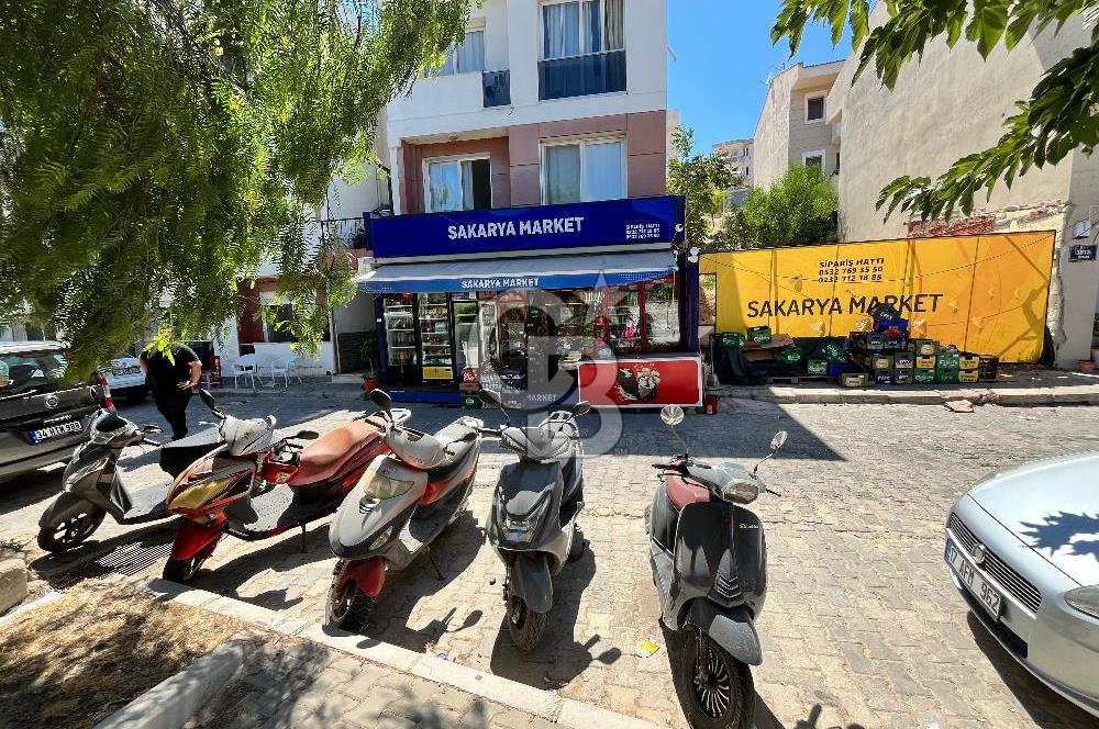 İzmir Çeşme 16 Eylül Cad. Satılık Dükkan 