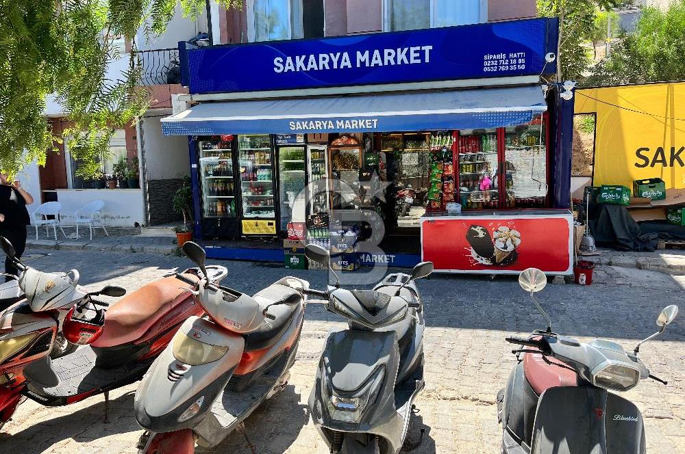 İzmir Çeşme 16 Eylül Cad. Satılık Dükkan 